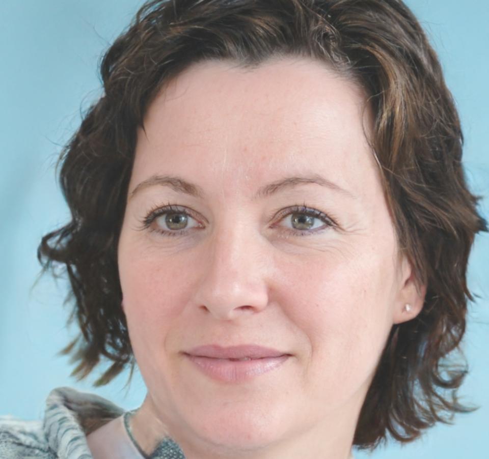 Portrait d'Amélie Rousseau, spécialiste secteur industriel
